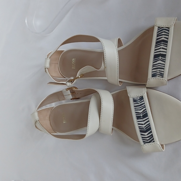 Hugo Boss Cream Leather Sandals with Zebra Print - Picture 7 of 9